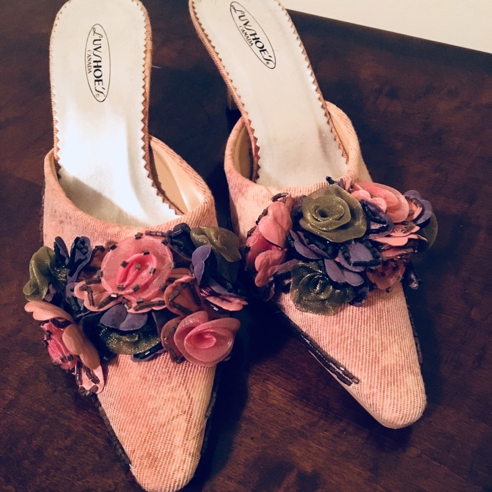 Vintage floral shoes 🌺